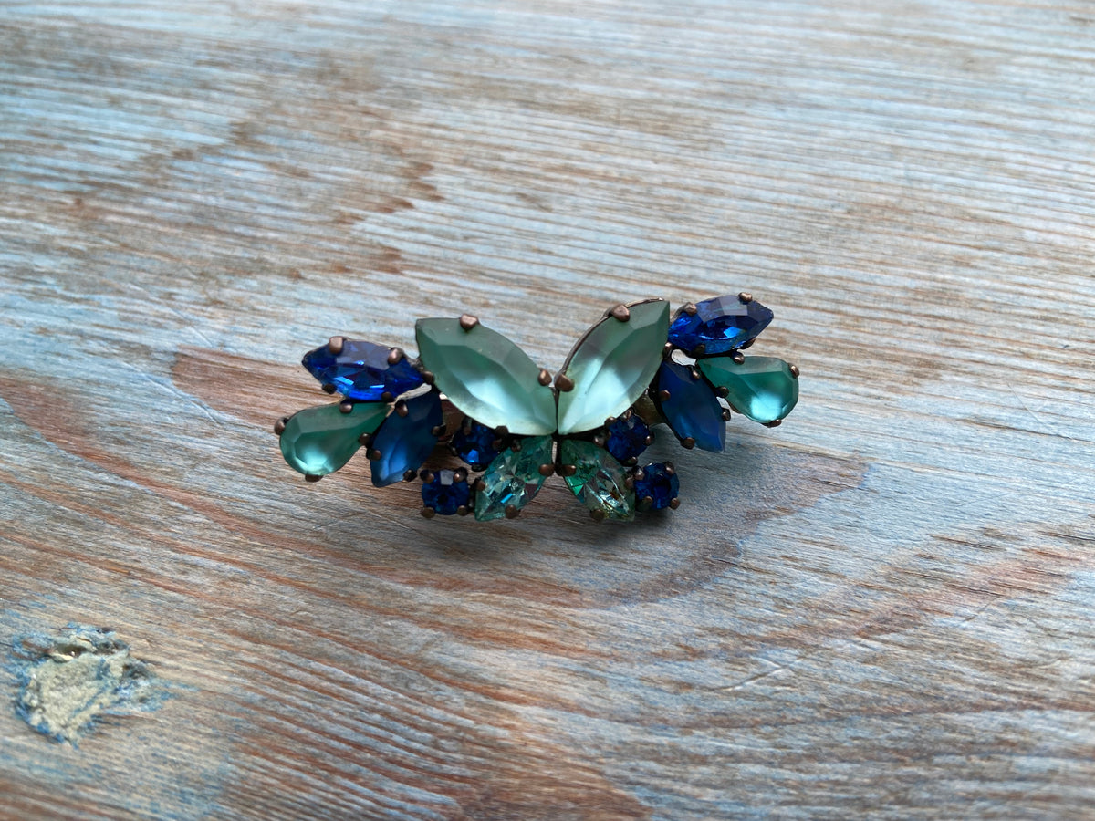 Brooch blue